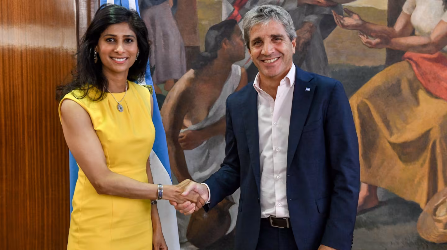 Tras reunirse con el ministro de Economía, Luis Caputo, la subdirectora del FMI, Gita Gopinath, anunció avances “muy positivos” en la negociación para un nuevo acuerdo.