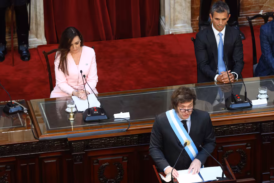 Tanto Villarruel como Menem se plegaron a las directivas del Ejecutivo y acataron las nuevas restricciones a la Prensa en el Congreso. 