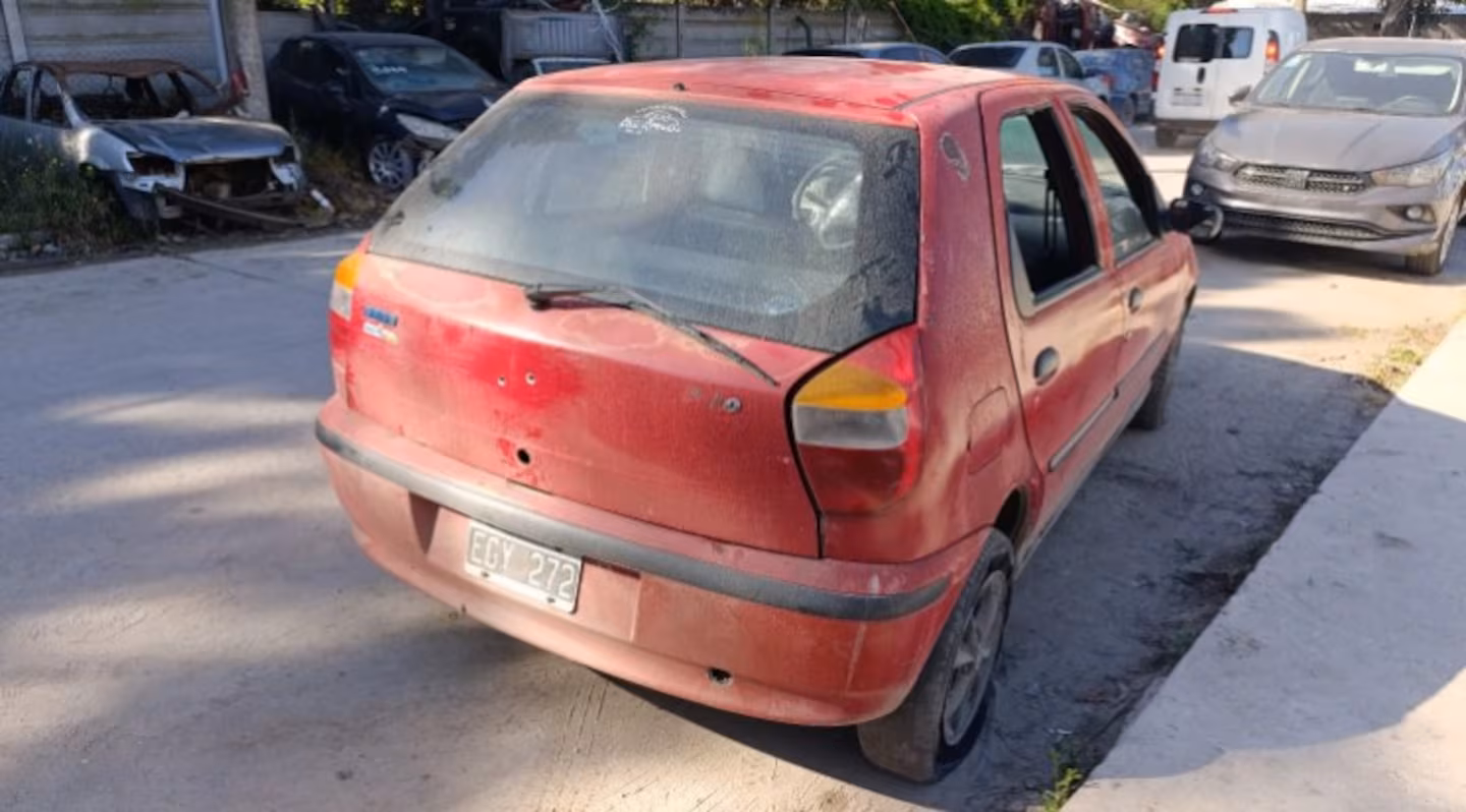 Mar del Plata: Así quedó el Fiat Palio baleado en el que iban Matías Paredes y sus amigos.