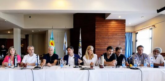 El gobernador bonaerense, Axel Kicillof, dejó las especulaciones, agarró la lapicera y sorprendió este sábado con el lanzamiento de un espacio político propio. Los detalles.