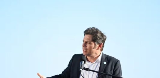 Kicillof busca consensos con Cristina Kirchner y Sergio Massa, para después negociar con la oposición. ¿Qué quiere hacer con las PASO? ¿Se anima a desdoblar? ¿Qué fechas se hablan? El tablero legislativo.