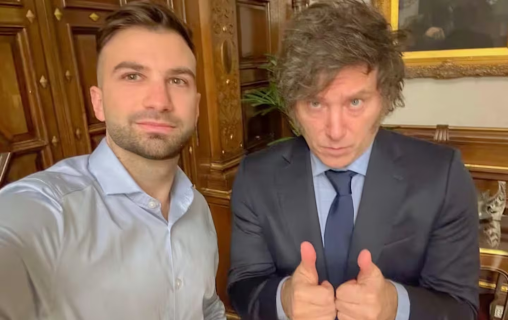 El presidente Javier Milei con Mauricio Novelli, apuntado como responsable del escándalo cripto.
