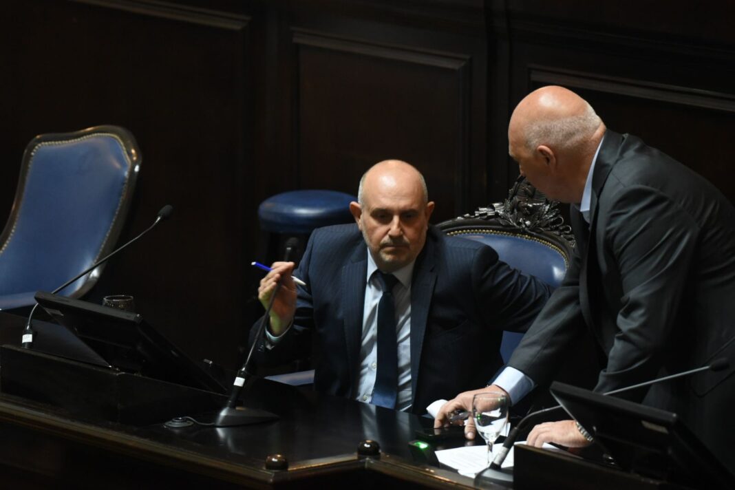 El gobernador Axel Kicillof apuró a la Legislatura bonaerense por el debate de las PASO, y desde el massismo lo atendieron: “Que sea claro en sus pretensiones”.