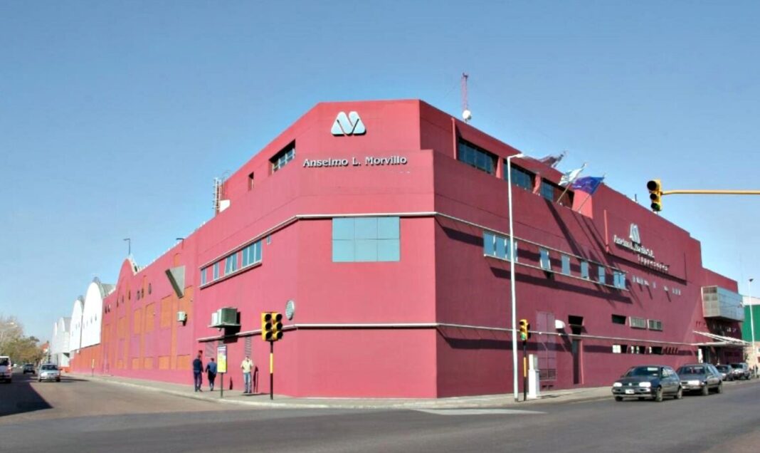 La empresa gráfica Anselmo Morvillo anunció su quiebra y podría dejar a más de 200 familias de Avellaneda sin sustento económico.
