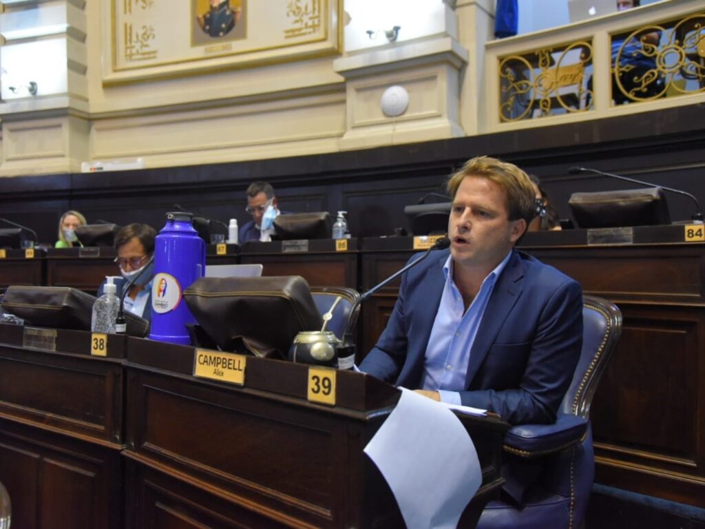 Crimen de Kim: el legislador Campbell reclamó respuestas concretas frente a lo que definió como una “inseguridad descontrolada” y exigió la comparecencia de Alonso en la Legislatura bonaerense. 