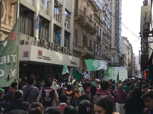 Trabajadores del Agro denunciaron que el Consejo Directivo del Instituto Nacional de Tecnología Agropecuaria (INTA) planea despedir a 1.500 empleados.