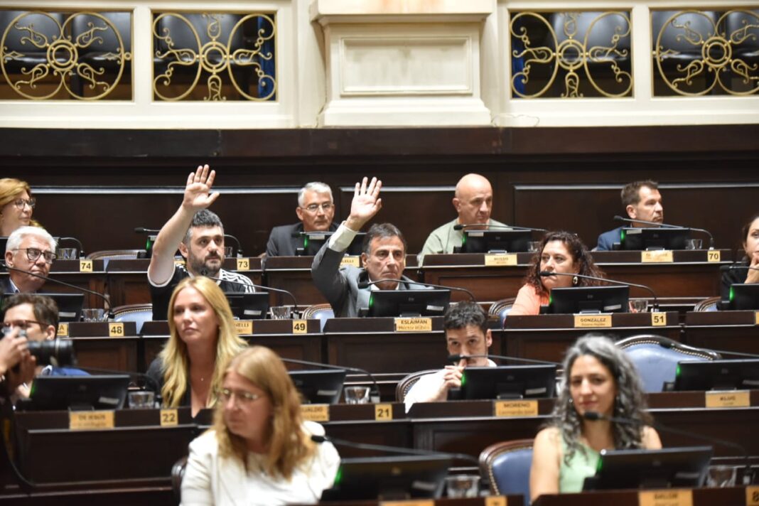 Legisladores bonaerenses rechazaron las declaraciones de Milei, que sugirió intervenir la provincia, luego de que Kicillof le pidiera trabajar juntos.