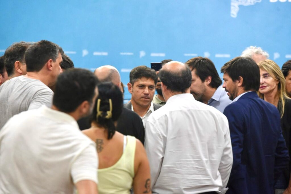 La interna de Unión por la Patria tuvo una pausa y varios dirigentes del PJ y del Frente Renovador le expresaron su apoyo a Kicillof.