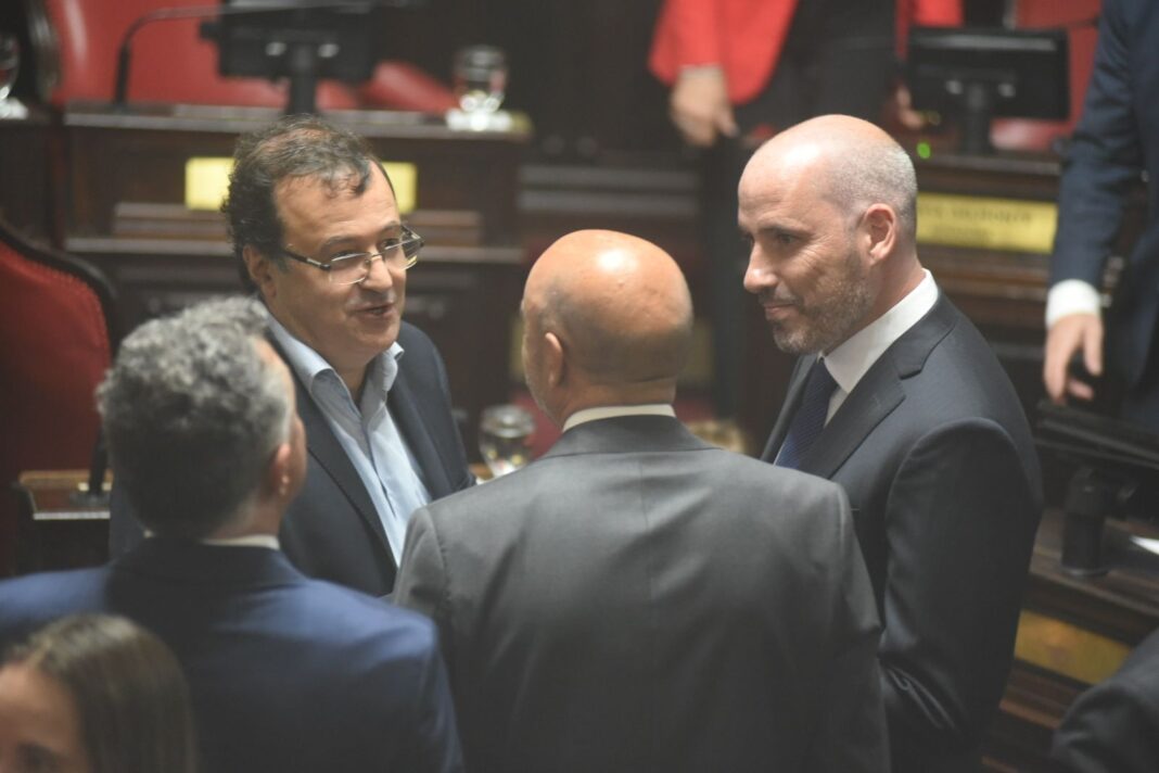 El senador de la UCR + Cambio federal, Marcelo Daletto, junto a su par del PRO, Marcelo Leguizamón, presentaron un proyecto de ley para terminar con la “puerta giratoria”.