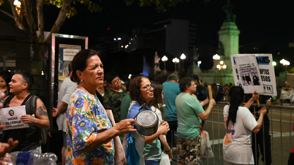 Manifestaciones en las puertas del Congreso durante la apertura de las sesiones ordinarias. 