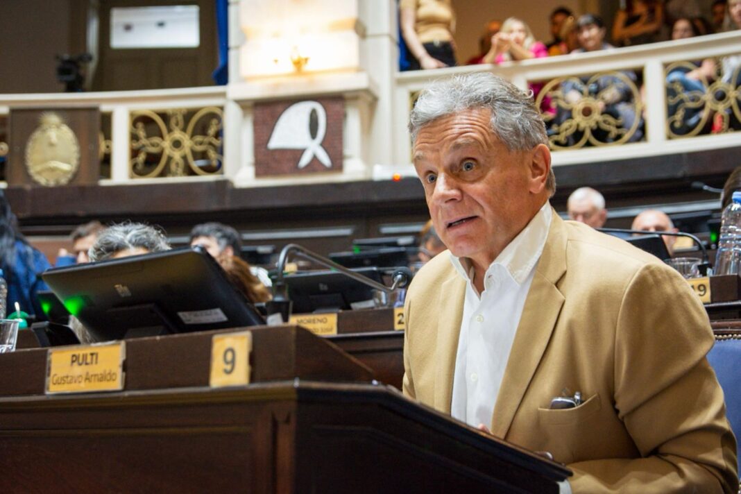 El diputado bonaerense, Gustavo Pulti, expresó su respaldo al gobernador, Axel Kicillof, tras su discurso en la Asamblea Legislativa.