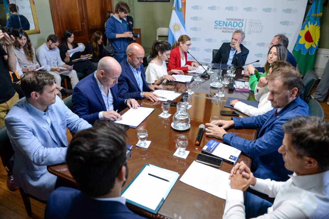 La comisión de Seguridad del Senado bonaerense tuvo su primera reunión del año, en la que resolvió invitar a exponer al ministro Javier Alonso.