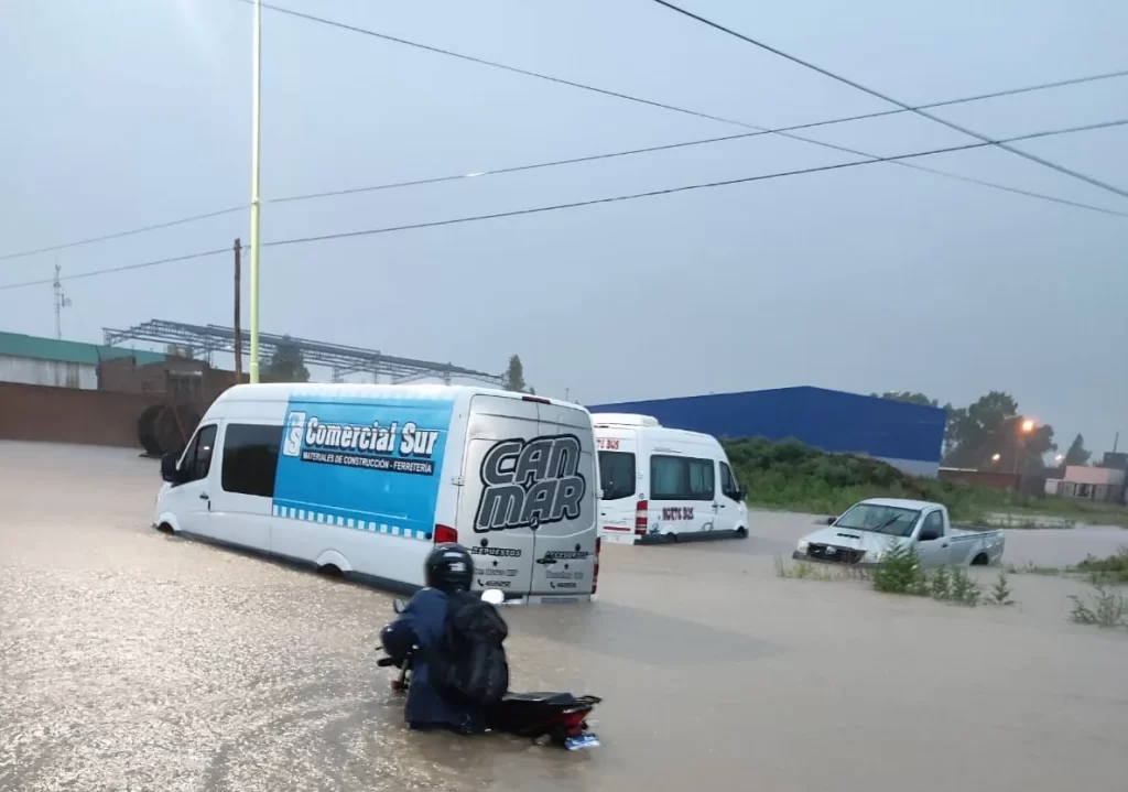 Temporal en Bahía Blanca: el diputado Emiliano Balbín, hizo hincapié en el impacto visual del temporal y remarcó la vinculación de este fenómeno con el cambio climático.