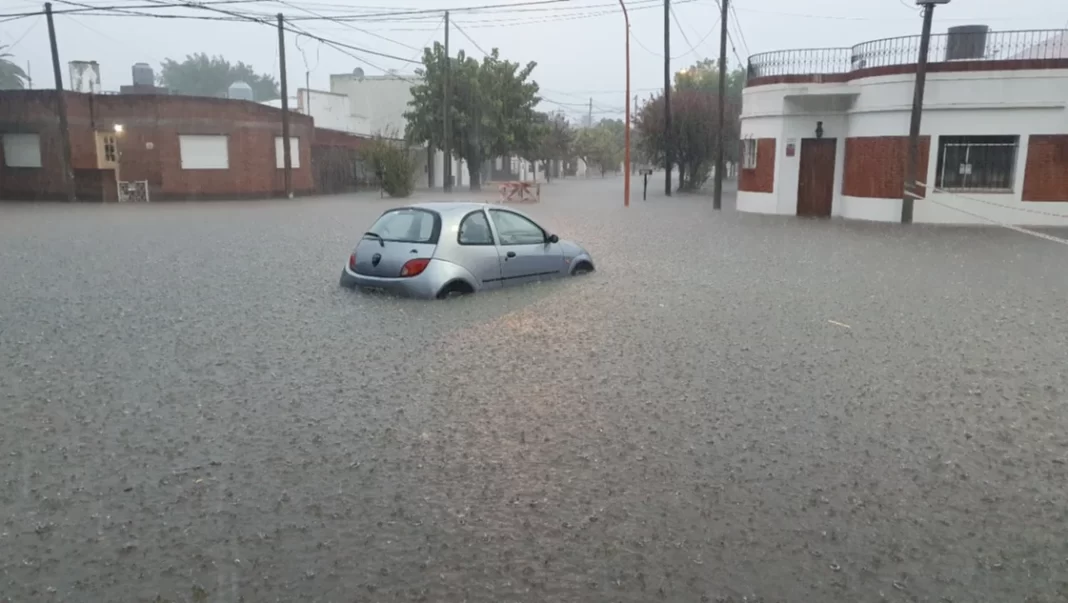El intendente de Coronel Rosales, Rodrigo Aristimuño, dispuso la suspensión de la apertura de sesiones debido a las fuertes lluvias que azotaron al municipio.