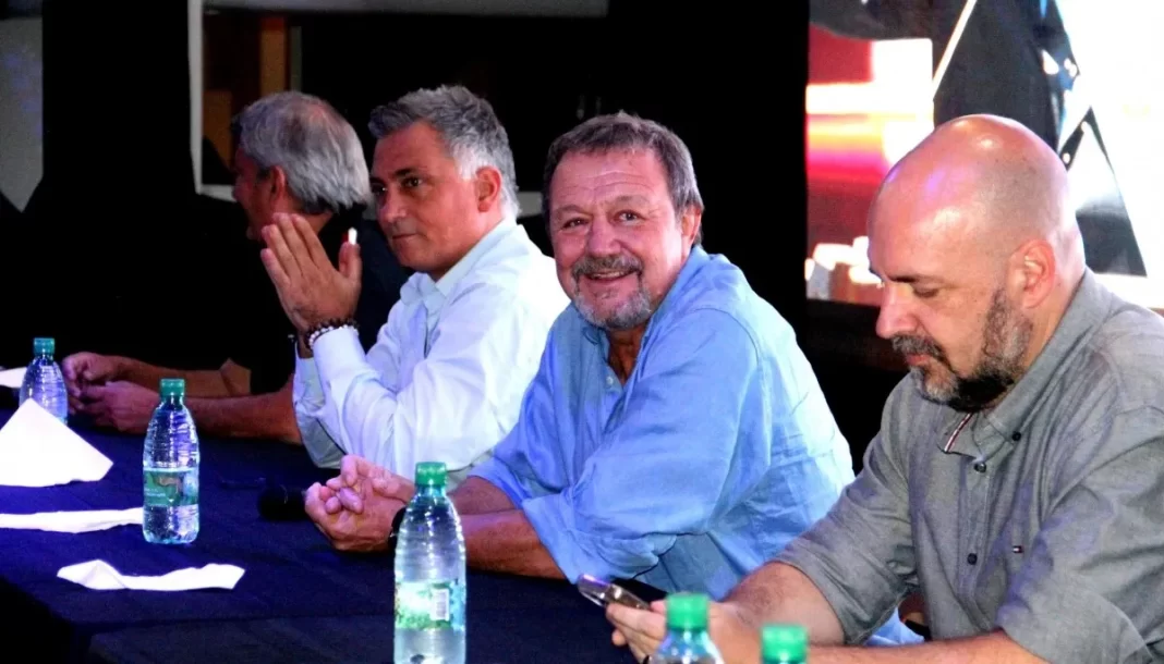 El referente de Vecinos Unidos, Roberto Costa, explica el aporte de dirigentes a La Libertad Avanza. El acto con Sebastián Pareja, la propuesta de Milei de intervenir la provincia y la autocrítica a JxC.
