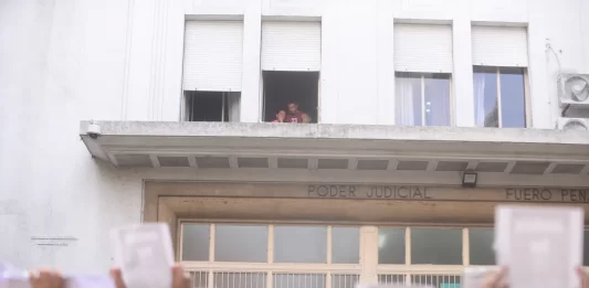 La Justicia del Fuero de Responsabilidad Penal Juvenil de La Plata determinó que el menor de 14 años siga detenido a la espera de informes, por el caso de Kim Gómez.