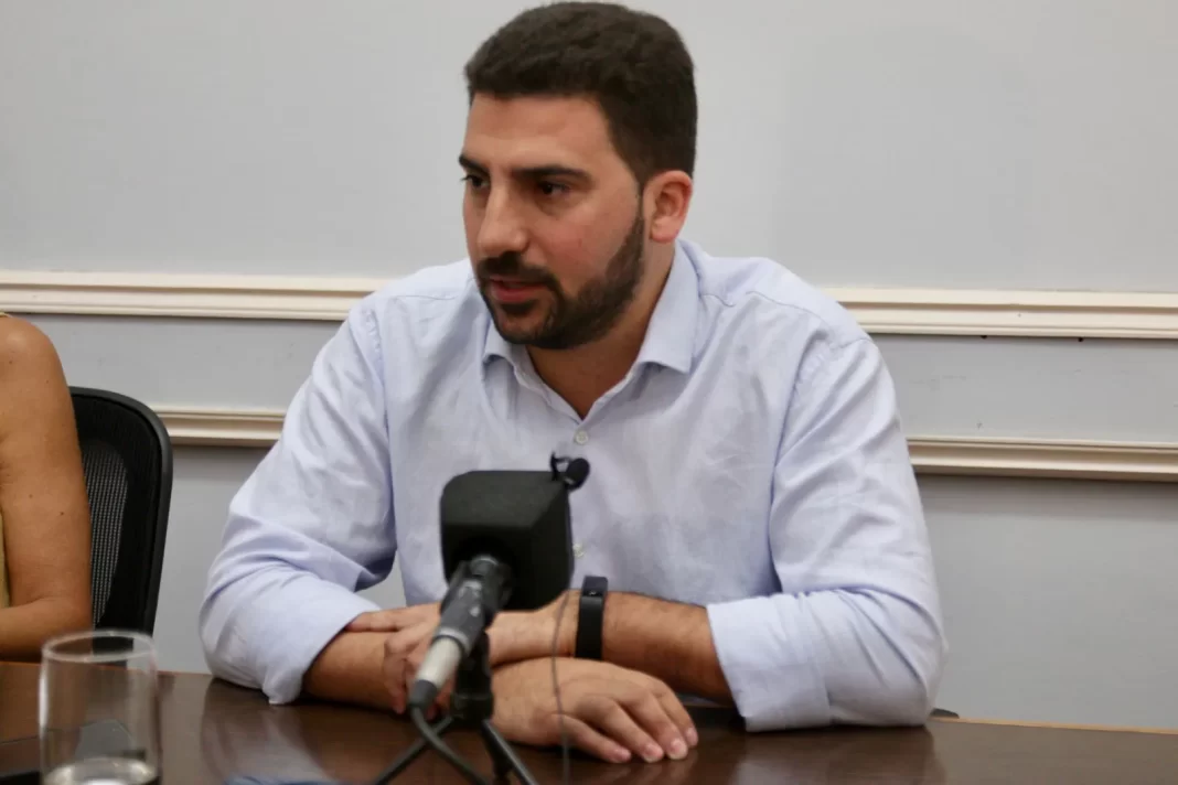 El intendente de 25 de Mayo denunció penalmente a Giles por una millonaria deuda del IOMA con el municipio.