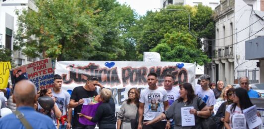 Vecinos autoconvocados y familiares de Kim Gómez marcharon en La Plata para reclamar más políticas de seguridad.