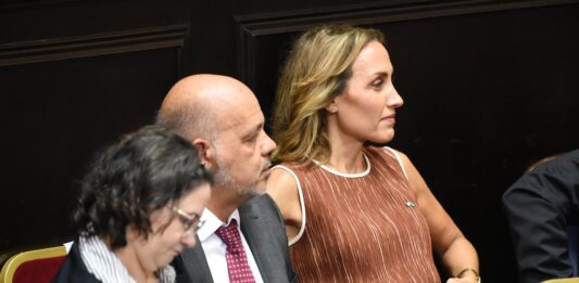 Legisladores bonaerenses de La Libertad Avanza se acordonaron contra las críticas por el accionar de las fuerzas de seguridad en el Congreso.
