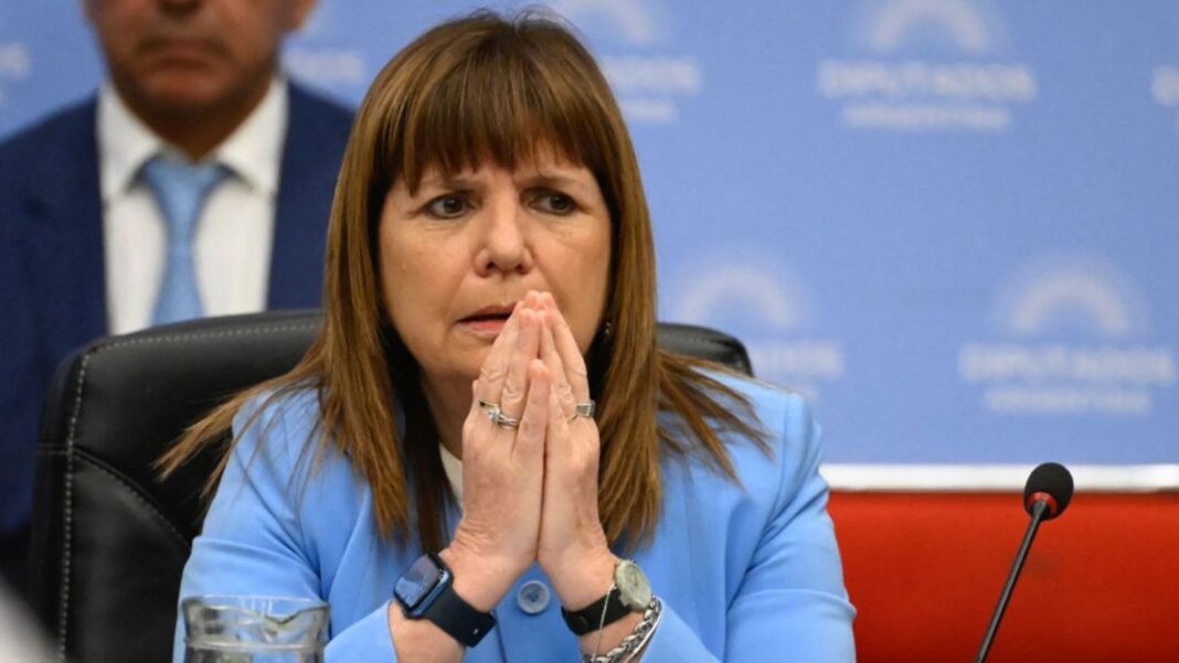 Reporteros Gráficos y el intendente de Lanús, Julián Álvarez, exigieron la renuncia de Patricia Bullrich, tras la grave agresión sufrida por Pablo Grillo.