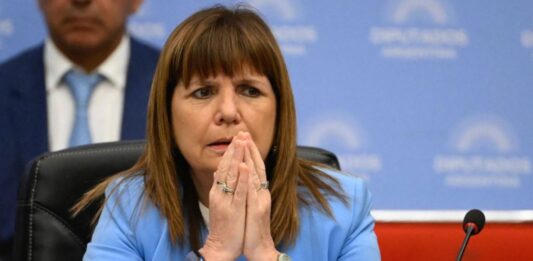 Reporteros Gráficos y el intendente de Lanús, Julián Álvarez, exigieron la renuncia de Patricia Bullrich, tras la grave agresión sufrida por Pablo Grillo.