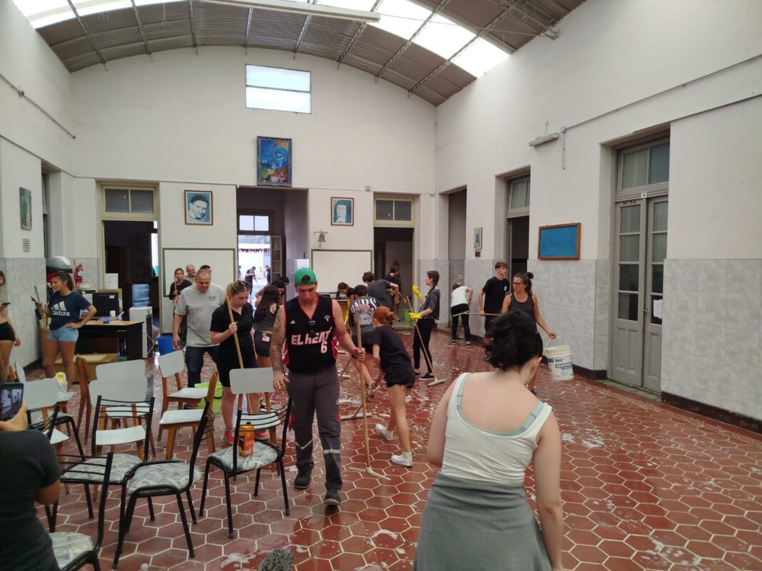 Con 48 más de prórroga para la vuelta a clases, los colegios de Bahía Blanca advierten sobre los daños de la inundación en los edificios.