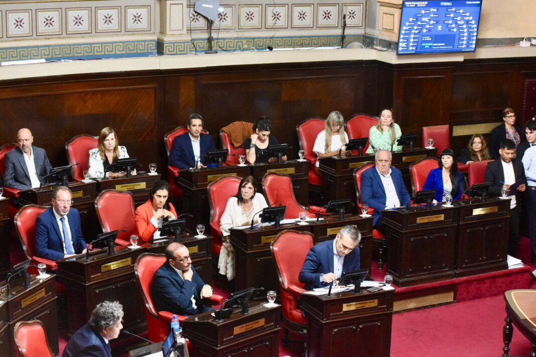 Senadores bonaerenses de UxP repudiaron la represión en la marcha de jubilados. “La violencia avanza, la libertad retrocede: cada día menos democracia”, expresaron.