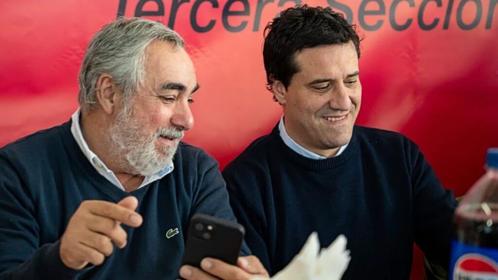 El candidato del oficialismo en las elecciones de la UCR bonaerense, Miguel Fernández, junto a Maximiliano Abad.