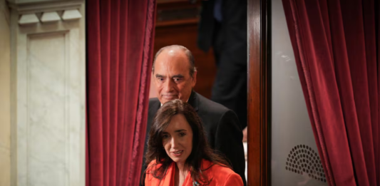 Guillermo Francos criticó las declaraciones de la vicepresidenta, Victoria Villarruel, sobre la represión policial en el Congreso.