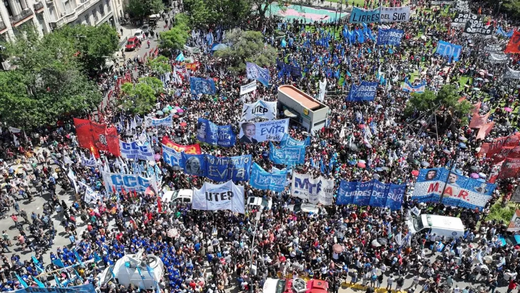 La resolución del nuevo paro general surge luego de los hechos de la represión ocurrida este miércoles en las inmediaciones del Congreso durante la protesta de jubilados.