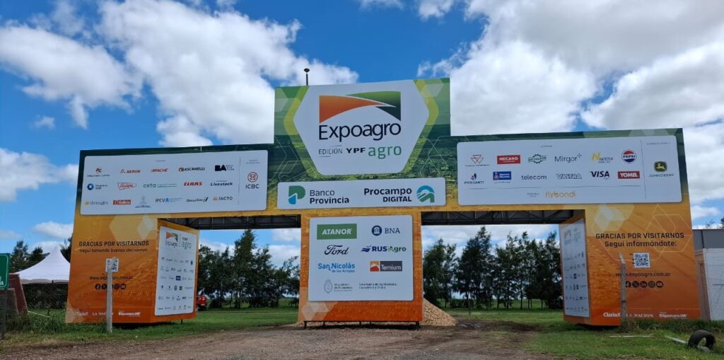 Expo Agro 2025: el evento también contó con la presencia de docentes y representantes de escuelas rurales, quienes expresaron su apoyo al concurso "Campo Limpio".