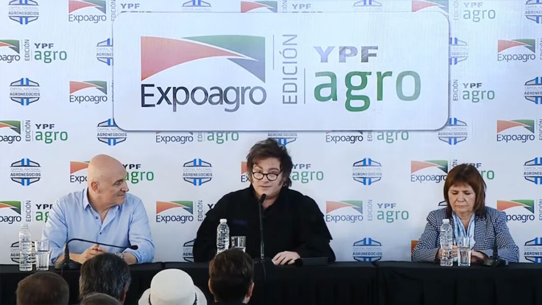 En la Expoagro, Milei brindó un fuerte respaldo a Bullrich, y destacó que su Gobierno está comprometido en “sacarle el pie de la cabeza al campo”.