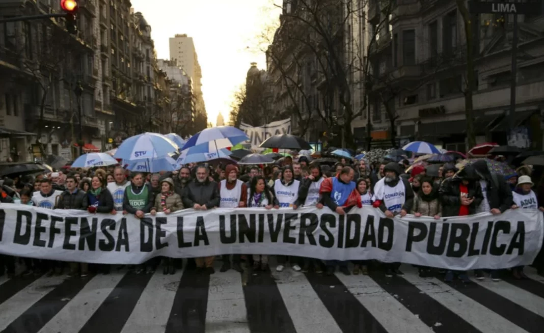 Diputados radicales presionan para que el Congreso apruebe la nueva Ley de Financiamiento Universitario, en medio de la crisis educativa. Todos los detalles.