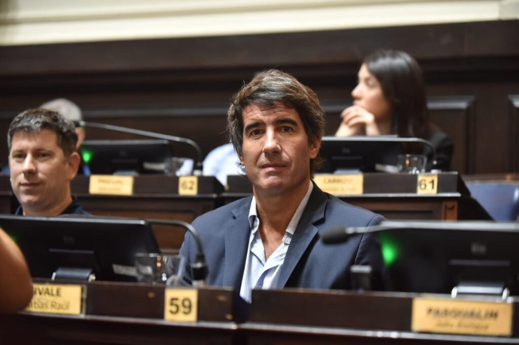 El titular del bloque de Acuerdo Cívico en la Cámara de Diputados, Matías Civale, instó a la conducción del Comité Provincia de la UCR a que convoque a los comicios complementarios en los distritos observados por la Justicia.