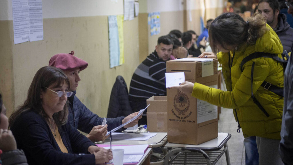 A la espera de la decisión de la Legislatura sobre una eventual suspensión, Kicillof convocó a las PASO para el 13 de julio.