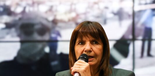 A través de Patricia Bullrich, el Gobierno denunció a la jueza Andrade por liberar a los detenidos de los disturbios en el Congreso.