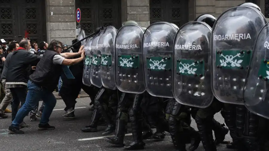 Ante una masiva marcha de jubilados para el próximo miércoles, la ministra de Seguridad, Patricia Bullrich refuerza el operativo policial.