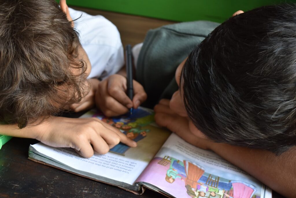 El proyecto de Padulo distingue el tratamiento de la educación emocional en las distintas etapas del ciclo educativo.