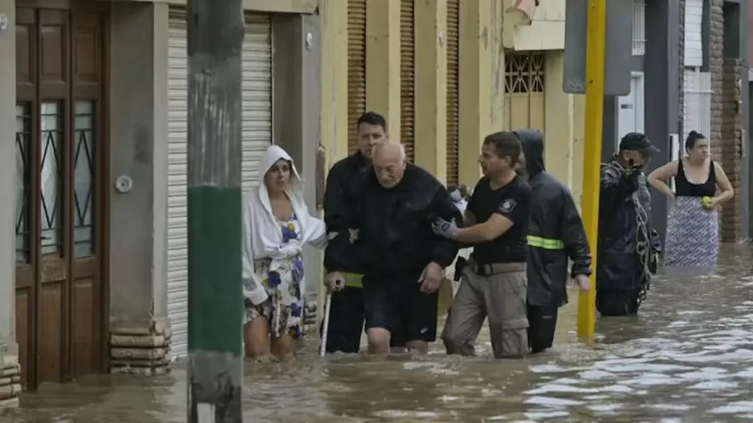 Diputados bonaerenses del Frente de Izquierda Unidad piden declarar la emergencia en Bahía Blanca tras el temporal.