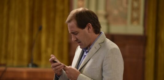 El exintendente de La Plata, Julio Garro, quedó imputado por varios delitos en el marco de la causa de los barrios cerrados ilegales.