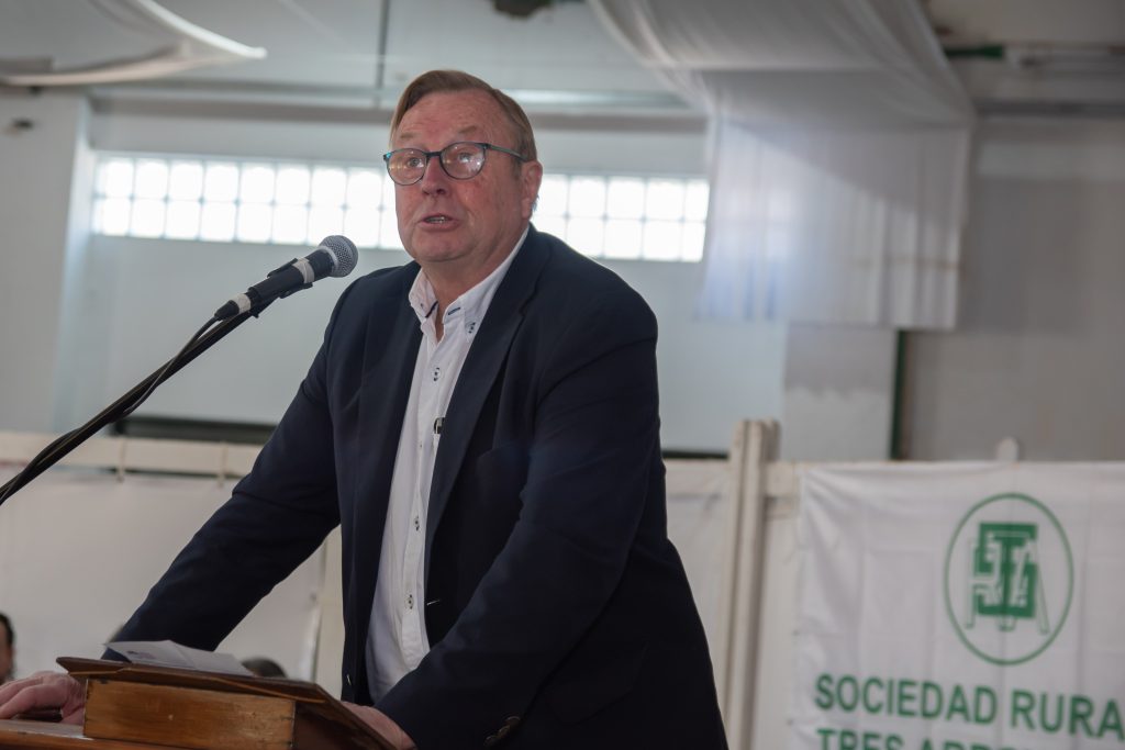 El concejal de Juntos en Tres Arroyos, Enrique Groenenberg, apuntó contra el senador bonaerense, Alex Campbell, por representar a la Sexta mientras vive en San Fernando.