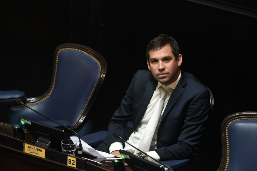 Desde 9 de Julio, el diputado Valentín Miranda remarcó la necesidad de avanzar en un desdoblamiento electoral.