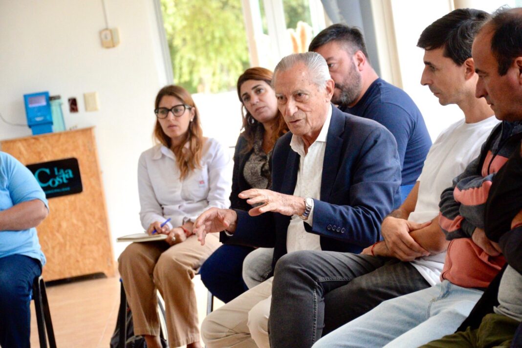 El intendente de La Costa, Juan de Jesús, participó del taller sobre Forestación Municipal. “Es fundamental para mejorar la vida urbana”, expresó durante la actividad.