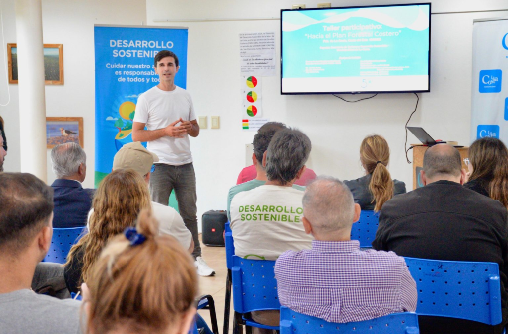 El intendente de La Costa, Juan de Jesús, participó del taller sobre Forestación Municipal.
