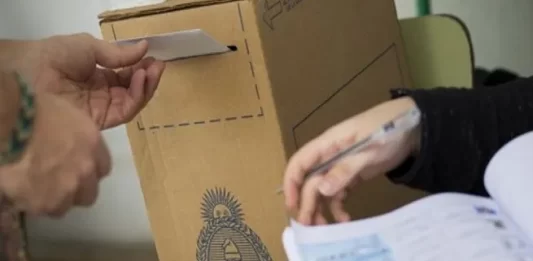 Un boca de urna filtrado dio como ganador a Fuerza Patria con el 44% de los votos por sobre La Libertad Avanza que cosecharía un 39%. Todos los datos, sección por sección.