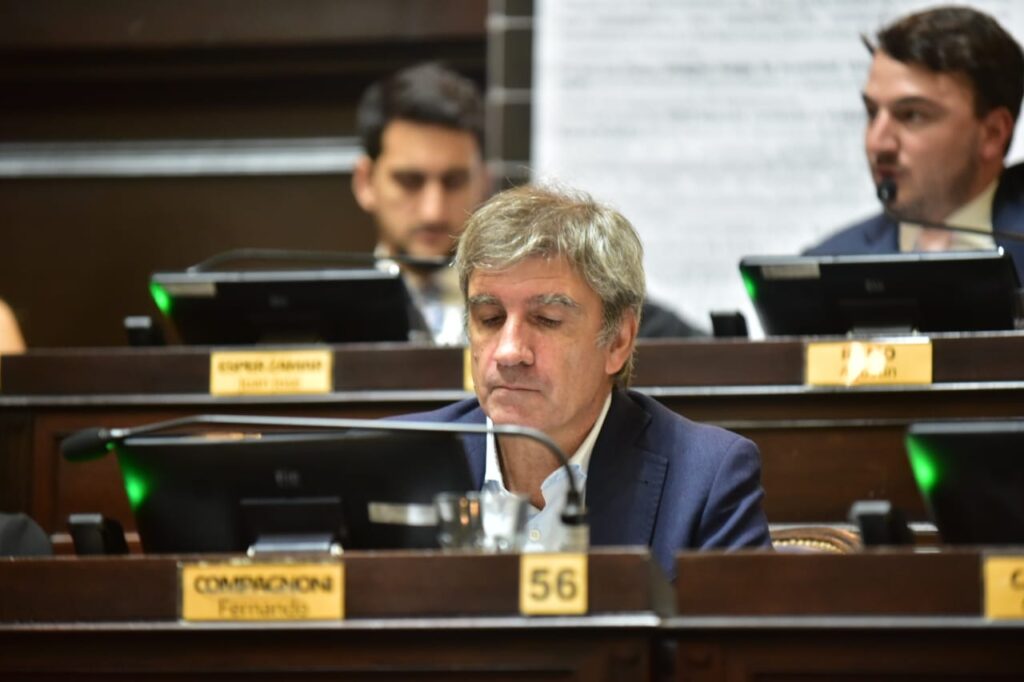 En la Legislatura, se cayó la sesión para suspender las PASO y Kicillof se paró de manos.