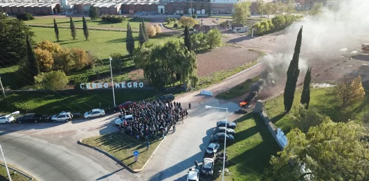 Casi 100 trabajadores de la fábrica Cerro Negro de Olavarría fueron desvinculados de sus puestos por la recesión que sufre el sector de la construcción.