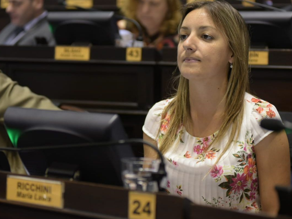Ricchini señala que, aunque algunos defienden las mutilaciones como parte de tradiciones o para resolver problemas con los animales, no hay razones médicas que justifiquen la intervención.