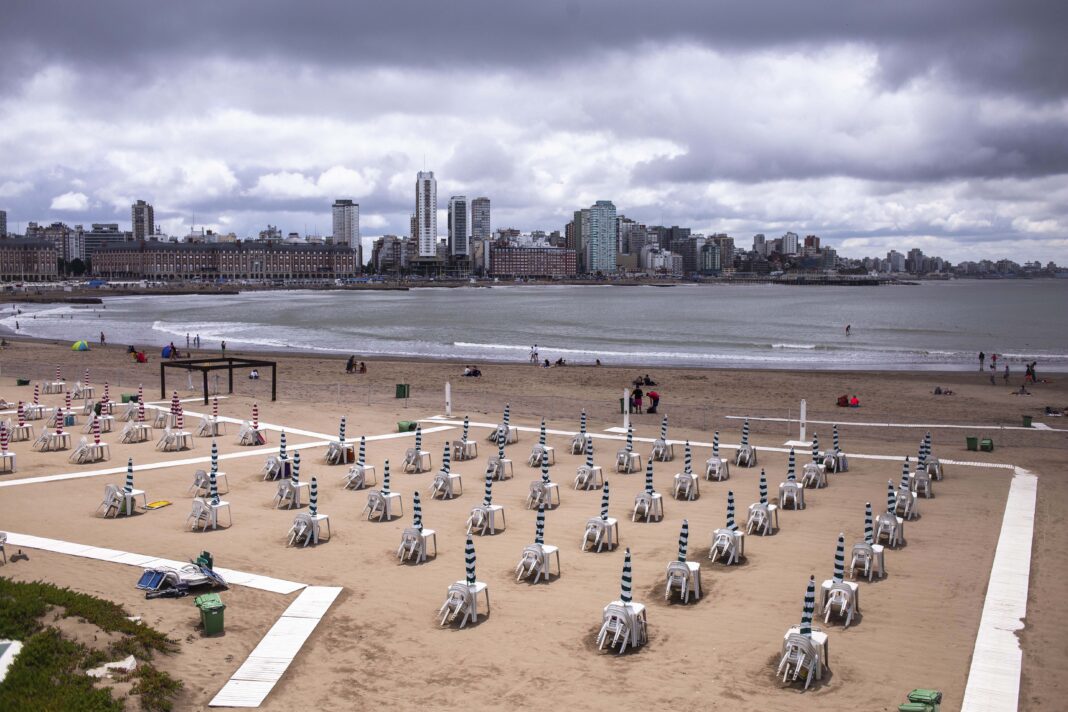 Las reservas en Mar del Plata no superan el 35% para este fin de semana largo, lo que llevó a varios establecimientos a no abrir sus puertas.