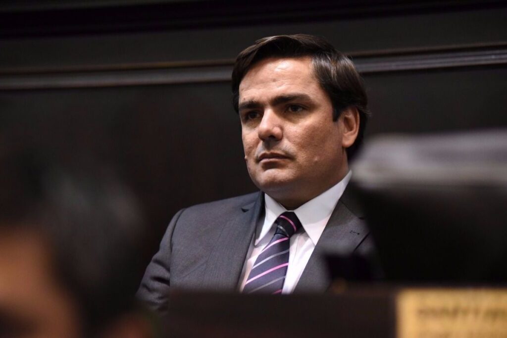 El diputado bonaerense de la UCR, Emiliano Balbín, sumó un nuevo proyecto para "modernizar" la VTV en la Provincia.